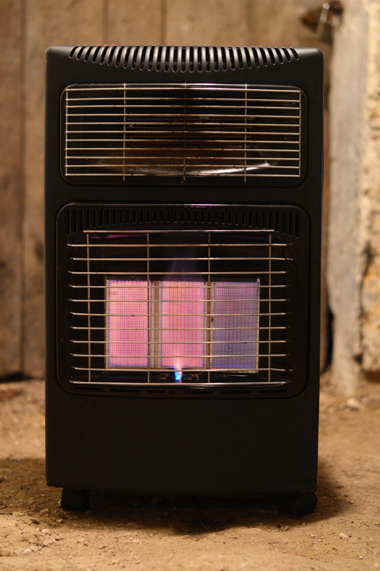 Gas space heater for room